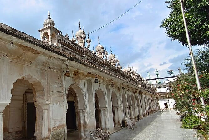 Hyderabad Highlights Guided City Tour and Chai Experience - Charminar and the center of Old City life
