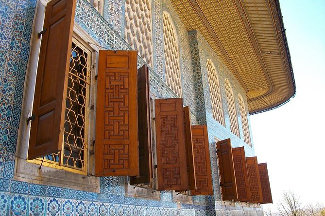 Istanbul Highlights: Guided Tour with Turkish Tea or Coffee - Basilica Cistern: an underground break from the busy streets