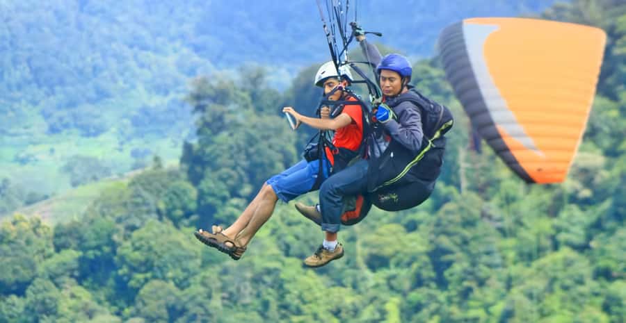 Jakarta: Paragliding on Top Mountain & Tea Plantation - Who should book this outing