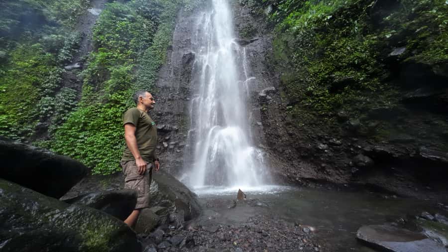 Jakarta: Waterfalls, Volcano, White Crater, Tea, Hot Spring - How the long day works from Jakarta