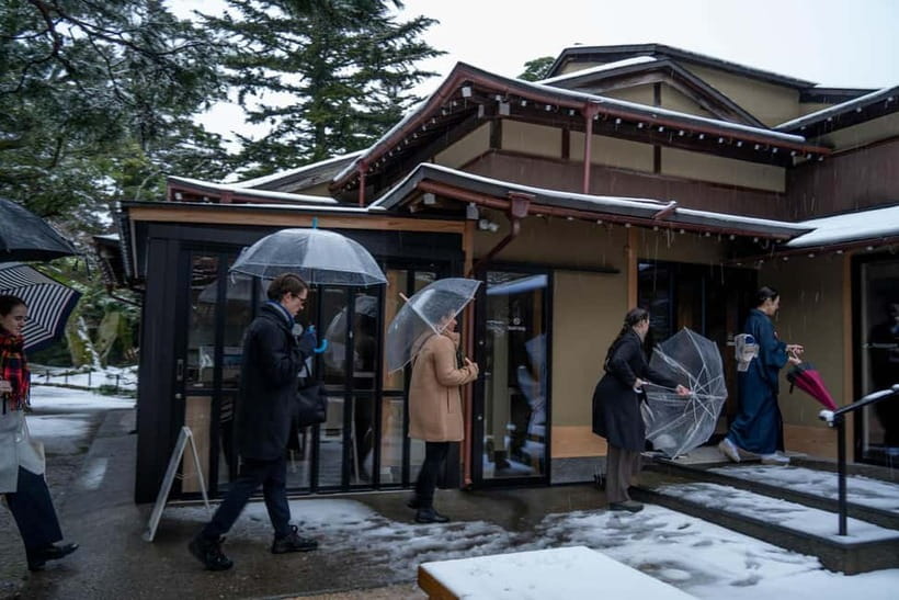Kanazawa: Kenrokuen Tea Ceremony Experience - Who should book this experience