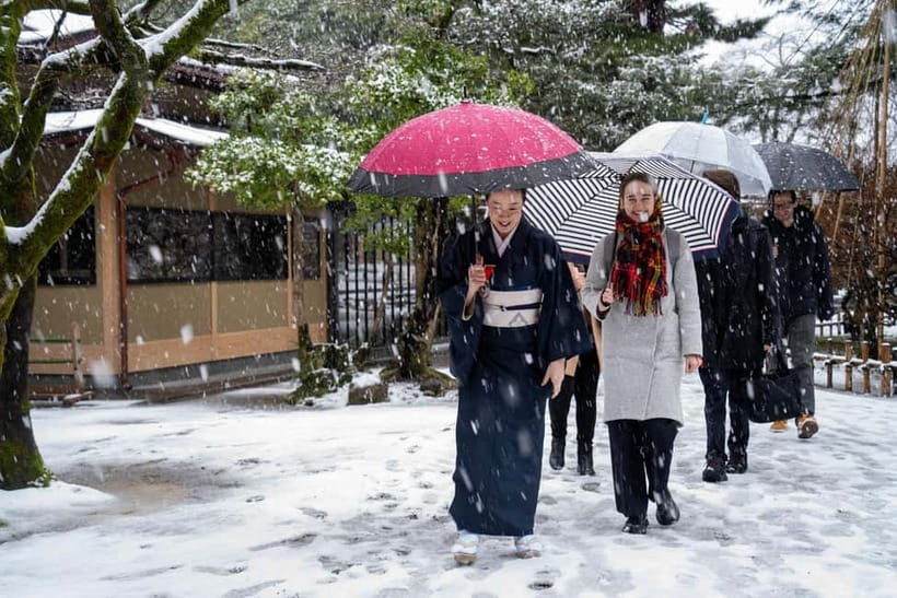 Kanazawa: Kenrokuen Tea Ceremony Experience - Making your own bowl of matcha