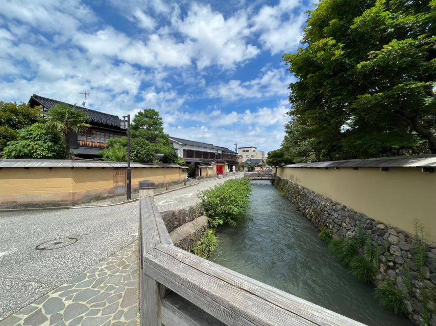 Kanazawa: Samurai, Matcha, Gardens and Geisha Full-Day Tour - Oyama Shrine and the city’s changing identity