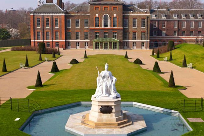 Kensington Palace VIP Garden Tour with Royal High Tea - Round Pond and Queen Caroline’s gardens