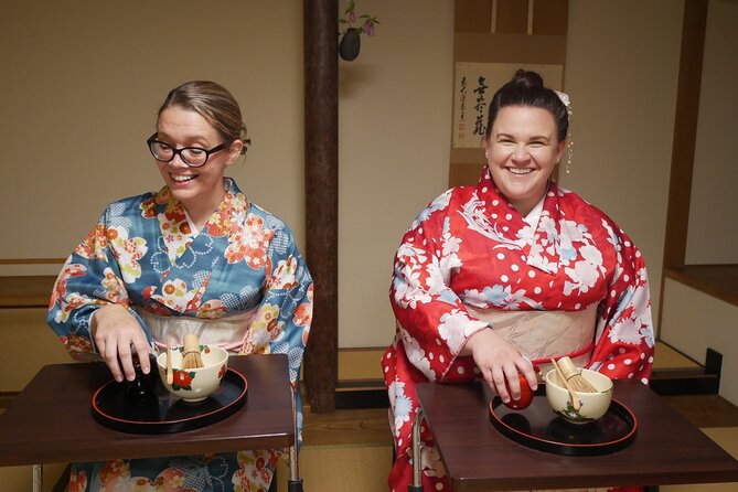 Kimono and Tea Ceremony in Miyajima - Watching the tea master before making your own matcha
