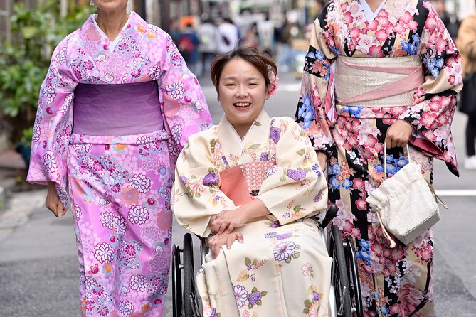 Kimono rental in Asakusa Tokyo - What the $42.70 price gets you