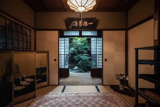 Kimono Tea Ceremony at Kyoto Maikoya, Karasuma Shijo - Choosing a kimono and getting ready