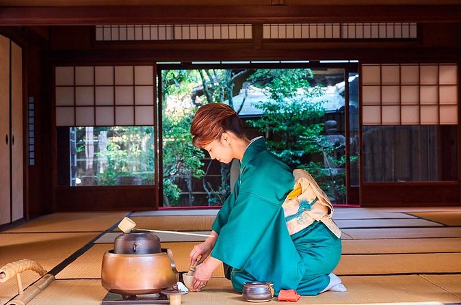 Kimono Tea Ceremony at Kyoto Maikoya, Karasuma Shijo - Photos without losing the ceremony