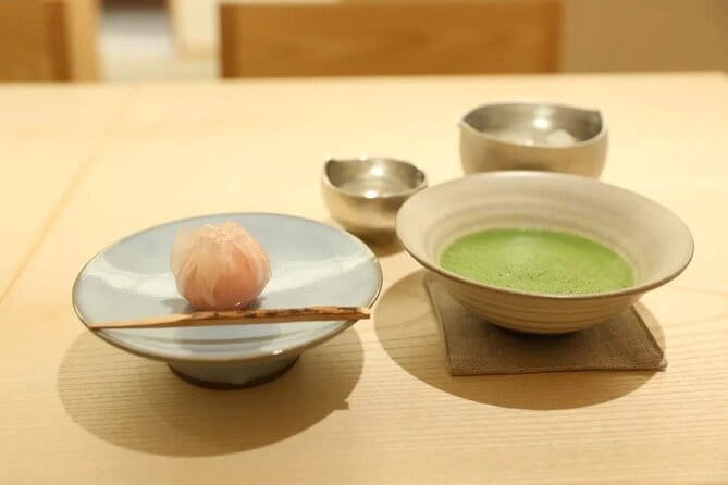 Kyoto: A Walking Tour of Four Spring Waters, Tofu Lunch & Matcha - Yasaka Shrine and the city’s eastern water