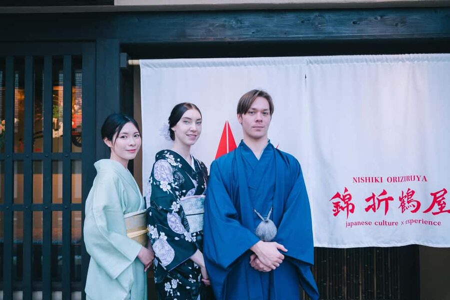 Kyoto: Kimono Tea Ceremony at Orizuruya Gion - Choosing a kimono at Orizuruya Gion