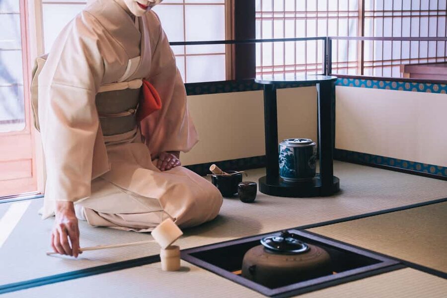 Kyoto: Kimono Tea Ceremony at Orizuruya Gion - Making your own bowl of matcha