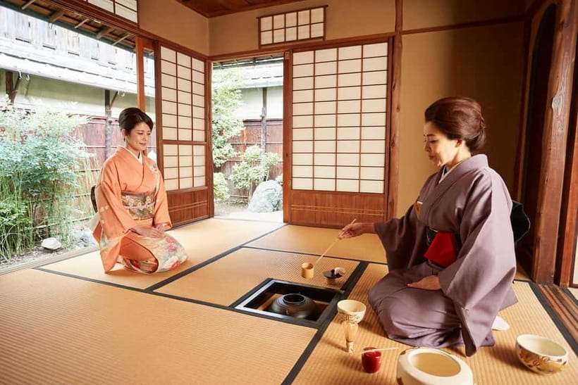 Kyoto: Kimono Tea Ceremony with Matcha and Sweet - Key points at a glance