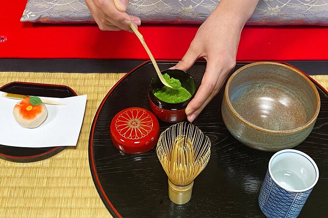 Kyoto Kiyomizu Tea Ceremony with Scenic Garden Views - Watching the tea master work
