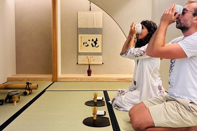 Kyoto: Newly Opened Tea Ceremony - Sanjo Chasuian - Crossing the nijiriguchi into the tea room