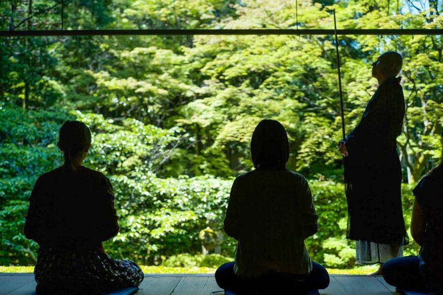 Kyoto: Nighttime Zen Meditation and Matcha Tea Experience - Entering Keishunin after dark