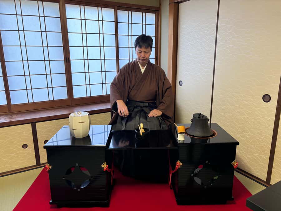Kyoto Ninenzaka: Tea Ceremony in Old Townhouse with Chairs - Why the chair-based format matters