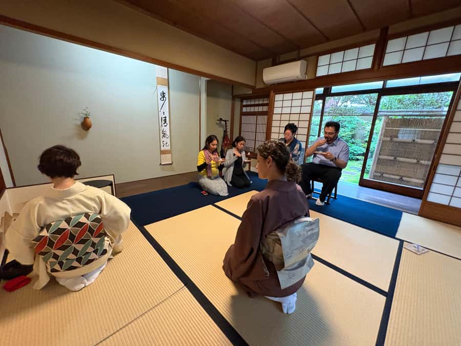 Kyoto: Tea Ceremony, in traditional Japan house (ENG/ES/NLD) - Entering the old house near Shinrenji