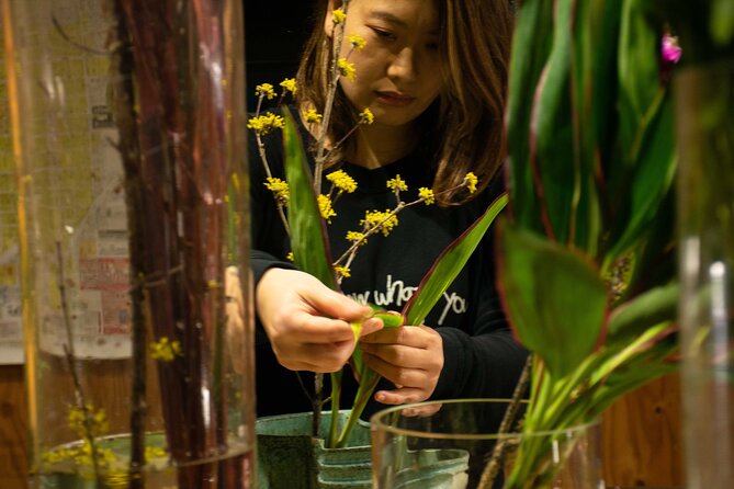 Kyoto Tea ceremony with Japanese Flower Arrangement Ikebana - Why the Small Group Matters