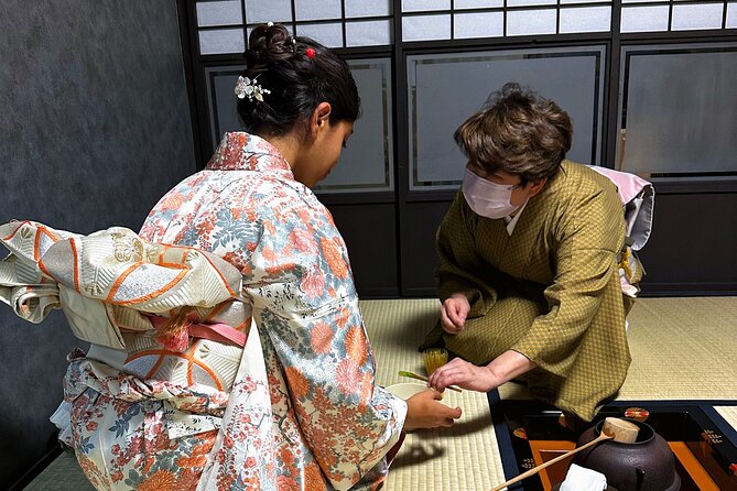 KYOTO Tea Ceremony with kimono near by Imamiya Jinjya Shrine - Watching a tea master with 30 years of practice