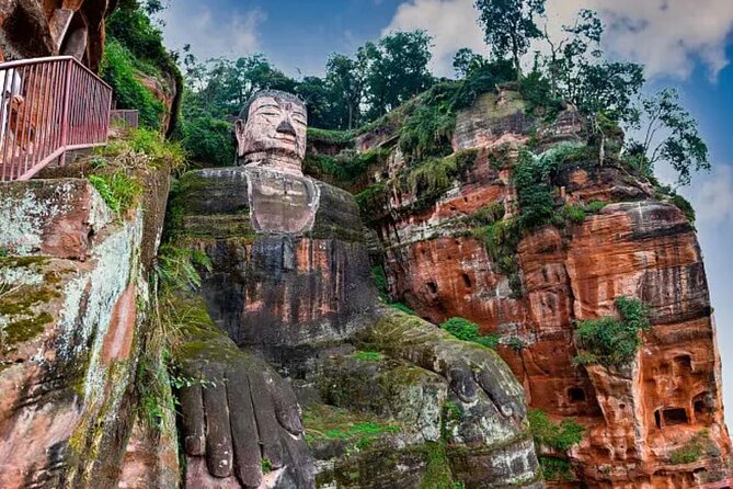 Leshan Buddha + Panda Base or Old Tea House Private Day Tour - What the guides add to the day