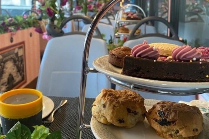 London Afternoon Tea Bus and Panoramic Tour on Lower Deck - Prosecco, tea, and extra drinks