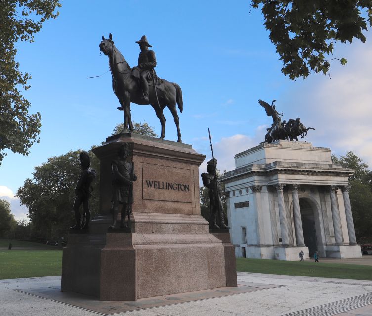 London: Buckingham Palace Walk & Tea at Kensington Palace - From Green Park to the royal quarter