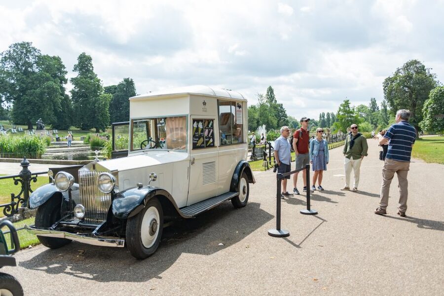 London: Kensington Palace Afternoon Tea & Guided Walk - A 50-minute walk through Kensington Gardens