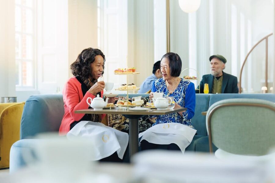London: Kensington Palace Tour, Guard Change & Afternoon Tea - Hyde Park and Kensington Gardens on foot
