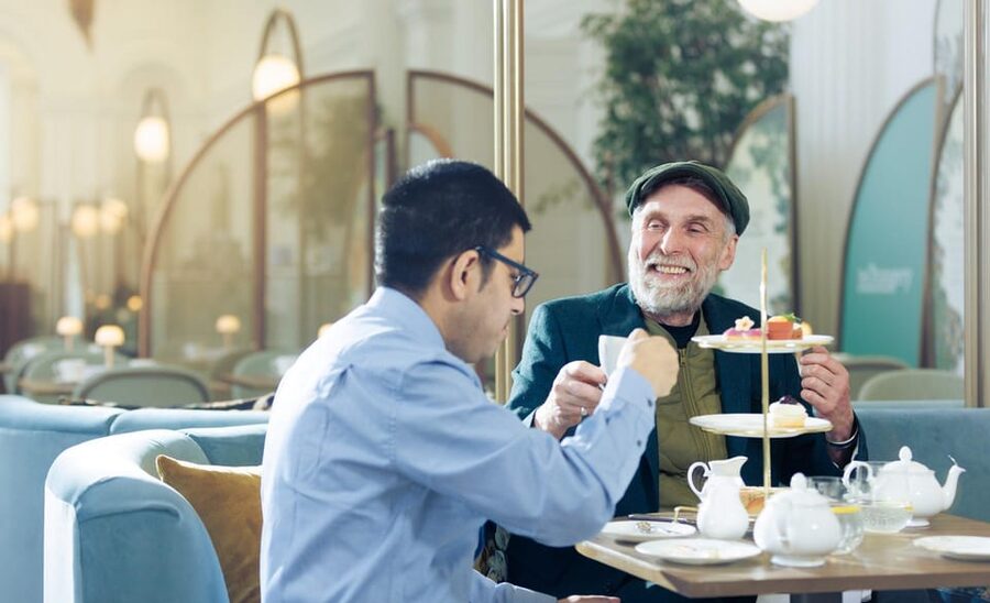 London: Kensington Palace Tour, Guard Change & Afternoon Tea - What the guides add to the day
