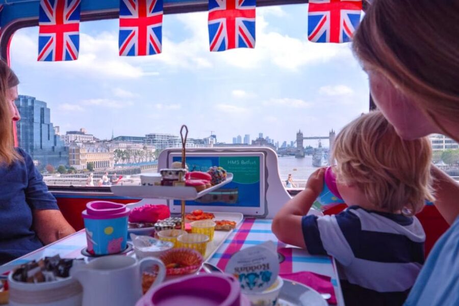London: Peppa Pig Bus Tour with Entertainment - Key points before you book