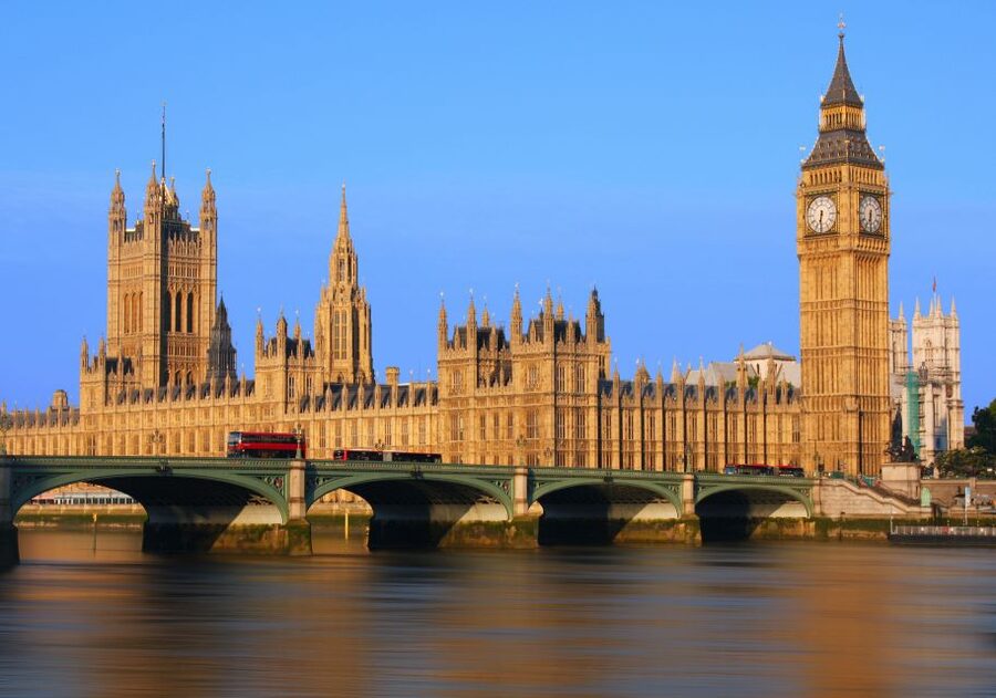 London: Royal Tour with Afternoon Tea at the Rubens - Starting at Victoria Coach Station, not Victoria Station