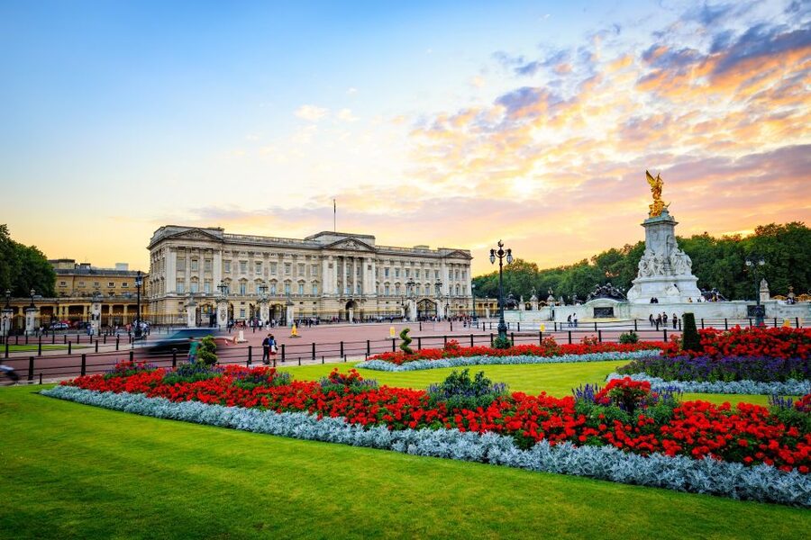 London: Royal Tour with Afternoon Tea at the Rubens - Who will get the most from this day