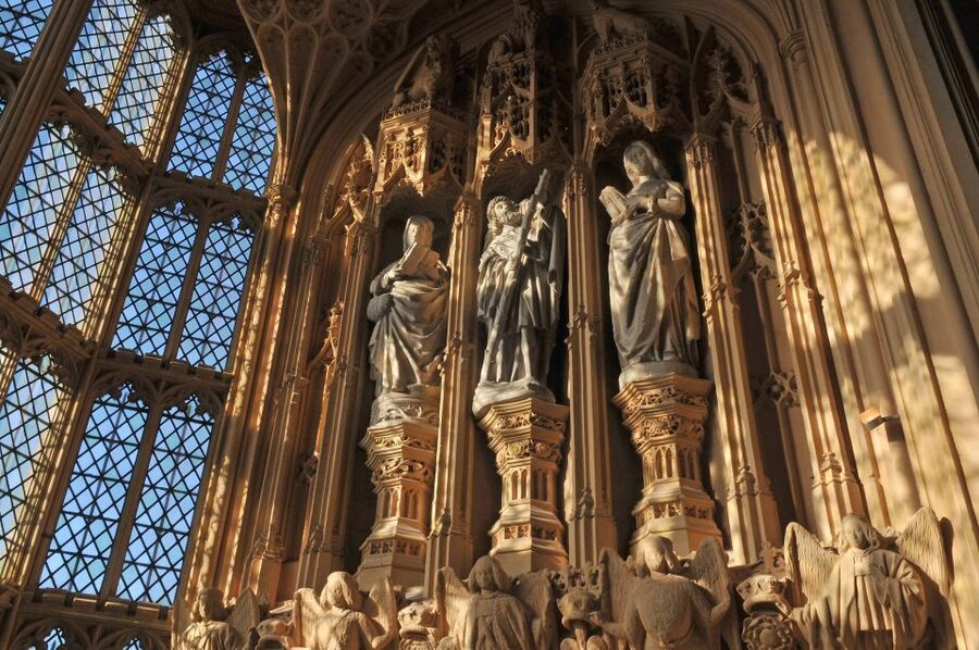 London: Royal Tour with Westminster Abbey & Afternoon Tea - Walking from Victoria to Westminster Abbey