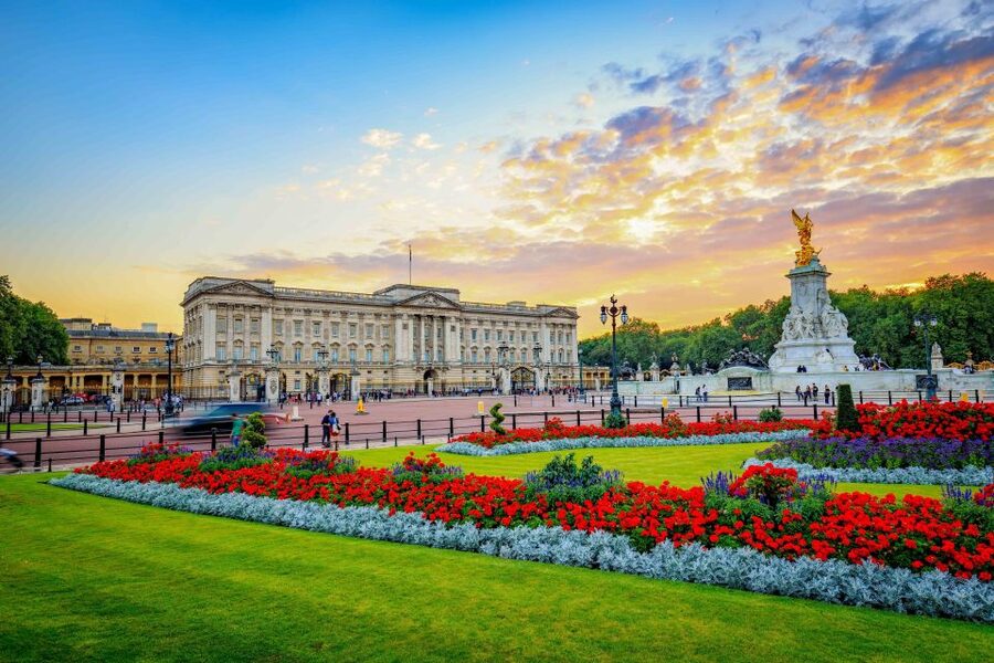 London: Tower, Cruise, & Harrods Tea Full-Day Experience - St. Paul’s Cathedral and Wren’s great interior