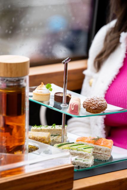 London: Traditional Afternoon Tea Tour in a Luxury Coach - The sights you can spot from the upper deck