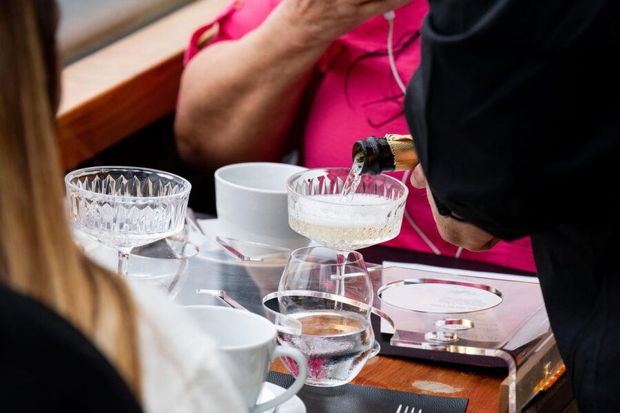 London: Traditional Afternoon Tea Tour in a Luxury Coach - Who will enjoy this most