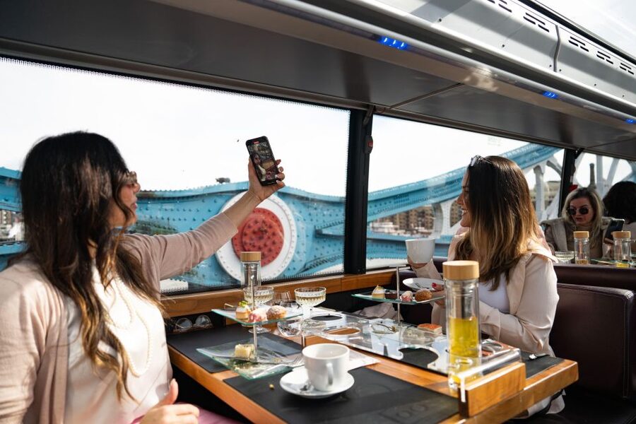London: Traditional Afternoon Tea Tour in a Luxury Coach - Meeting the bus near Embankment
