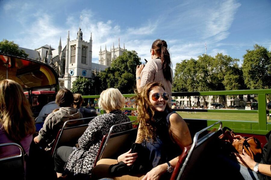London Vintage Bus Tour and Cream Tea at Harrods - The Tower of London and Traitors’ Gate
