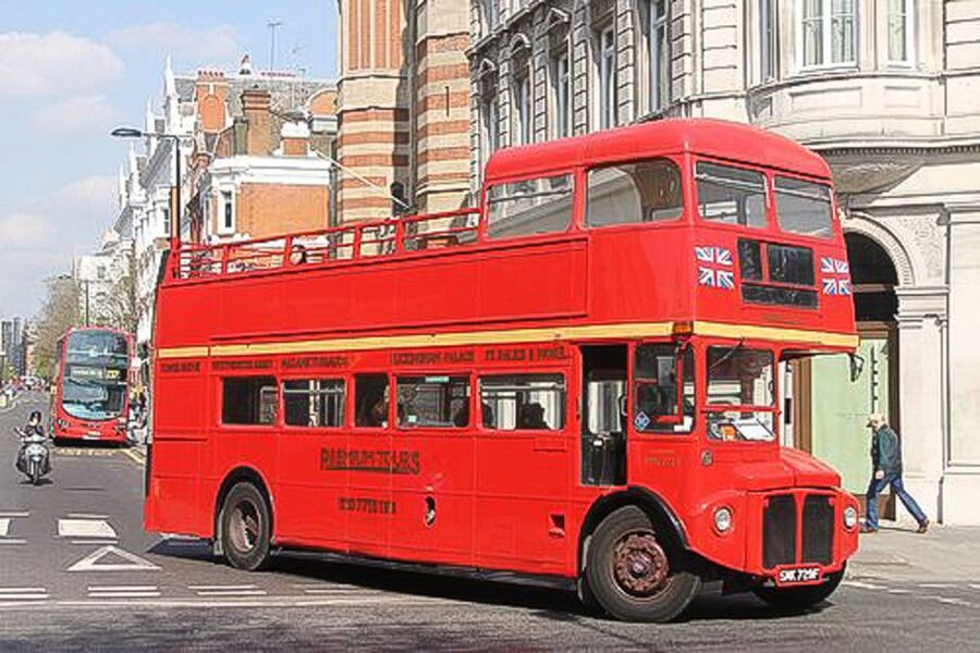 London Vintage Bus Tour and Cream Tea at Harrods - Seeing London from the Thames