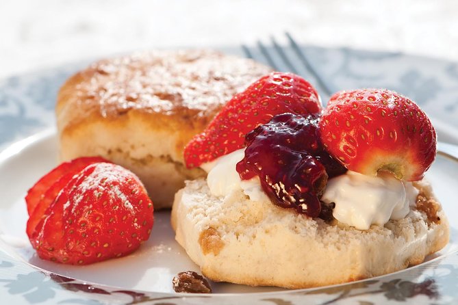 London Vintage Bus Tour with Cream Tea at Harrods - The Tower of London stop adds atmosphere