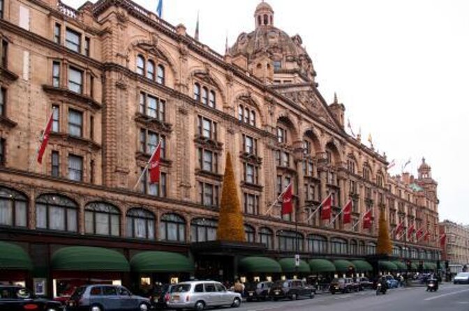 London Vintage Bus Tour with Cream Tea at Harrods - Buckingham Palace gives you a proper photo stop
