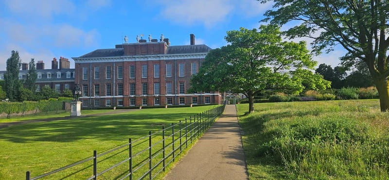 London: VIP Kensington Palace Gardens Tour & Royal High Tea - Is $155 a fair price?