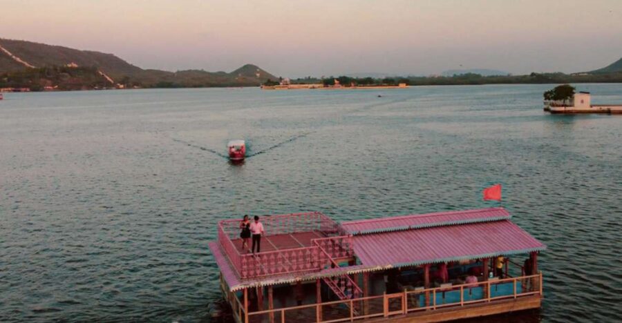 Luxury Boat ride, Havelis, Heritage Walk & High Tea - Why Lake Pichola gives this short tour its royal feel