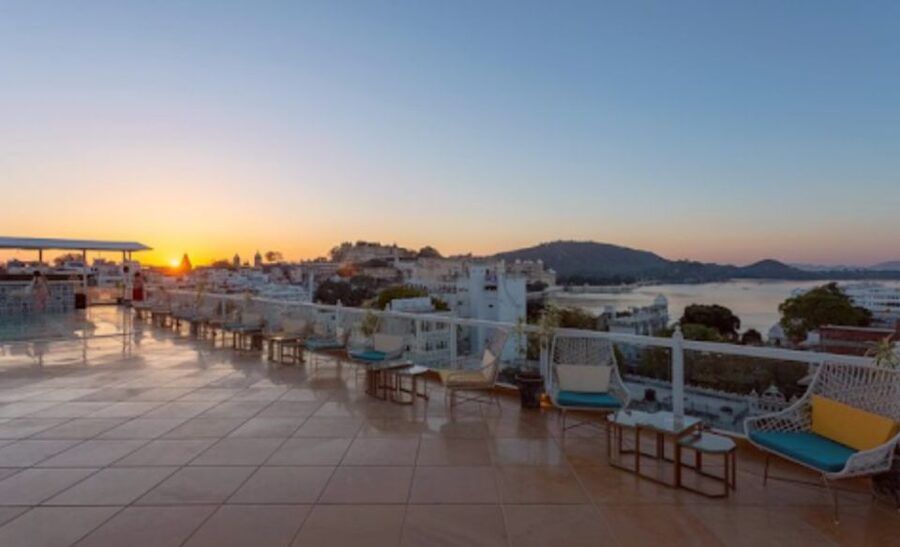 Luxury Boat ride, Havelis, Heritage Walk & High Tea - Morning or evening: choosing the better start time