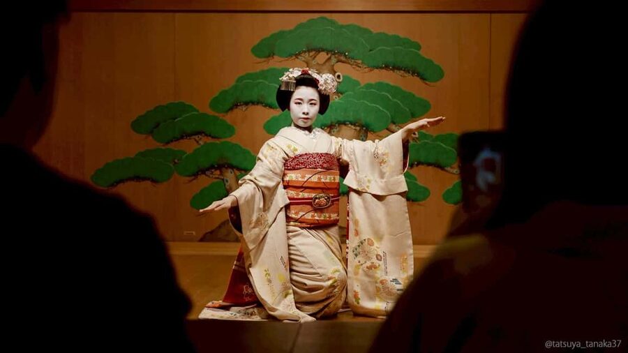 Maiko Dance and Tea Ceremony on a Noh Stage in Kyoto - Key points at a glance