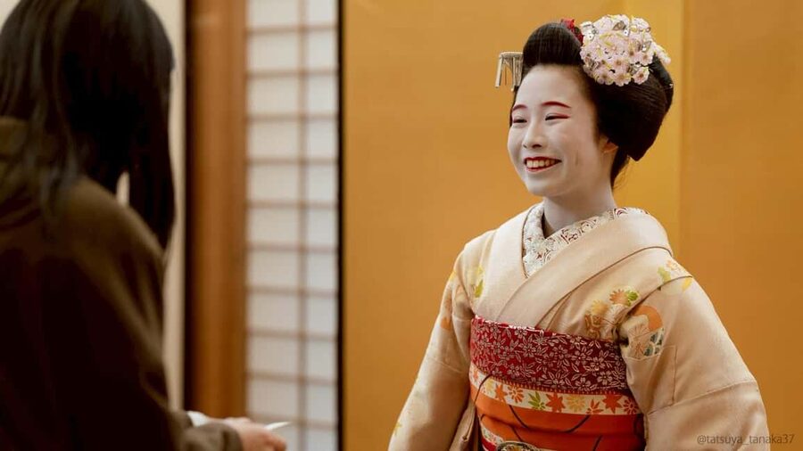 Maiko Dance and Tea Ceremony on a Noh Stage in Kyoto - Photos and conversation with the maiko