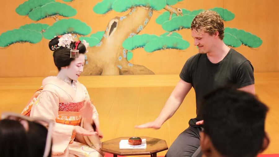 Maiko Dance and Tea Ceremony on a Noh Stage in Kyoto - Watching the maiko dance