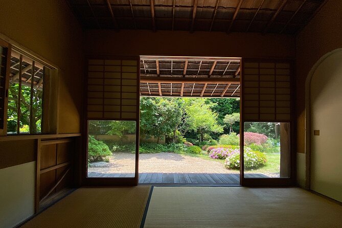 Matcha Tea Ceremony in a Cosy Cafe in Shimokitazawa, Tokyo - The tokonoma and choosing a hanging scroll