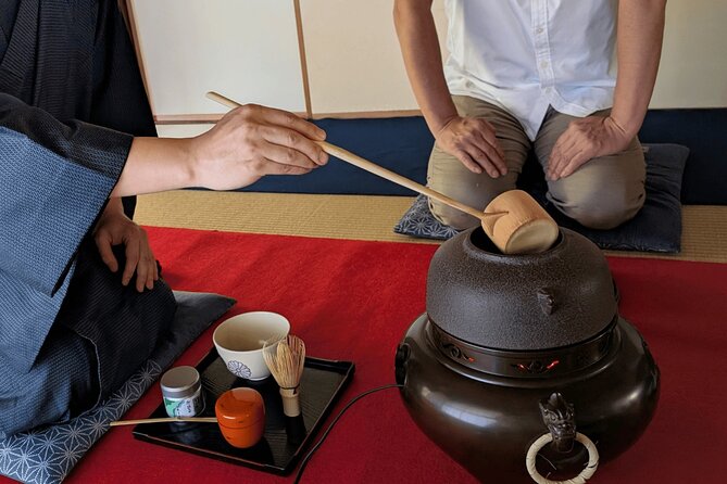 Nishio Matcha Story｜Tea Ceremony & Matcha Kaiseki Journey - Grinding matcha at the Former Konoe Residence