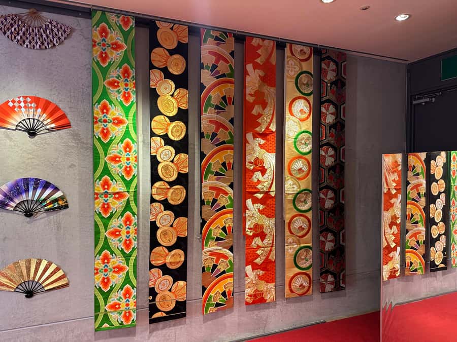 Osaka: Maki-e lacquer Painting and Matcha Experience - Gold powder, green tea, and a very short cultural lesson